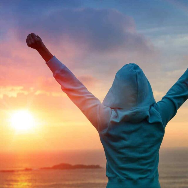 https://getmentor.ru/wp-content/uploads/2018/01/img-rising-hands-640x640.jpg